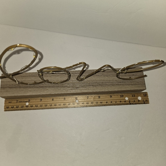 Light-up Wire 'Love' Sculpture Goldtone - Picture 2 of 9